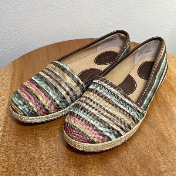 b.o.c. Canvas Slip On Brown Taupe Pink Stripe Arch Support Womens Size 7.5 - Picture 1 of 13
